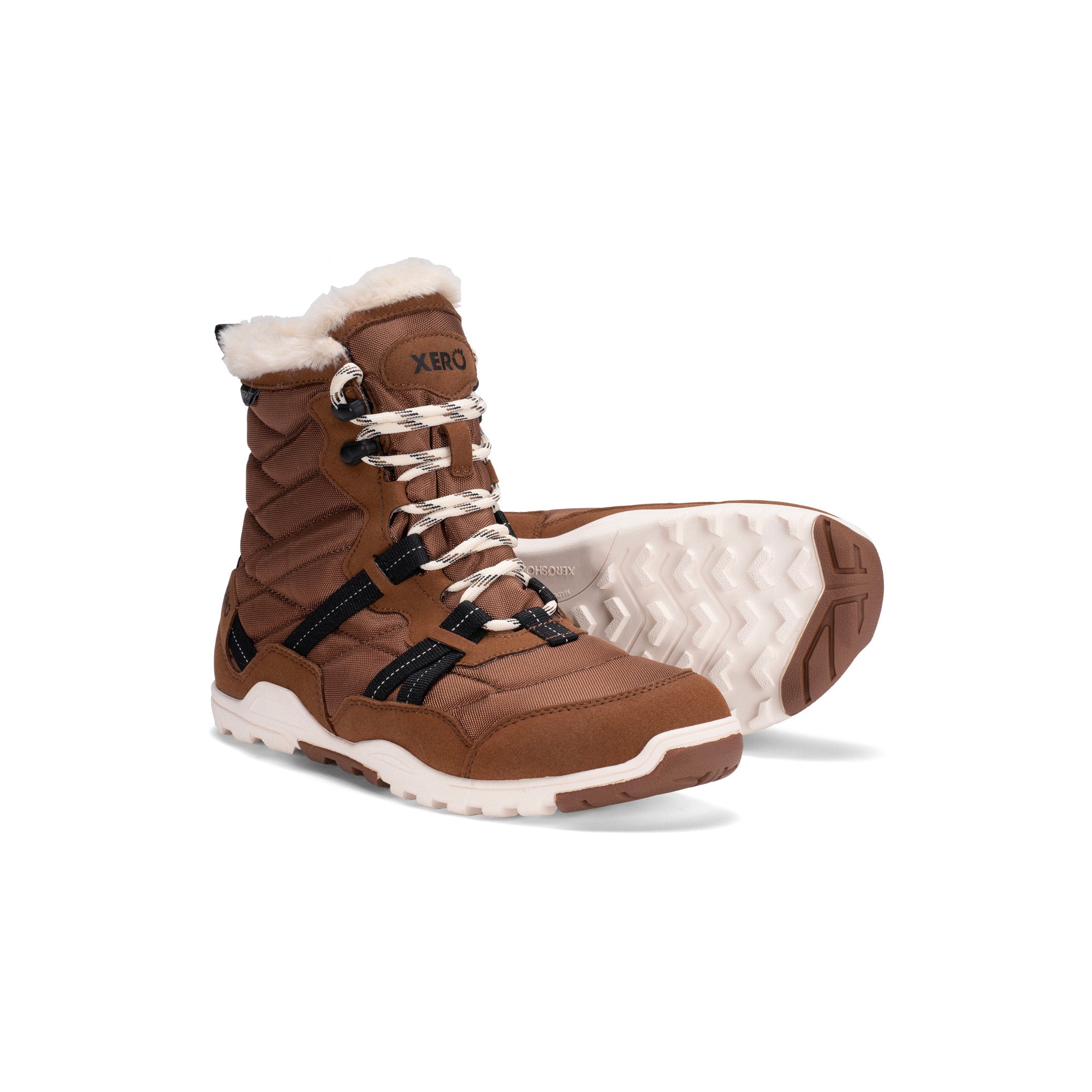 Xero Shoes Alpine Women Barfußschuhe Schneestiefel in Rubber Brown sind leichte, flexible Winterstiefel, die natürlichen Komfort und Wärme bieten. Erhältlich in unserem Onlineshop für Barfußschuhe.