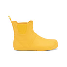 Xero Shoes Gracie Gelb Damen Barfußschuhe minimalistische Regenstiefel, Ansicht von rechts. Diese flexiblen Regenstiefel bieten das natürliche Barfußgefühl und halten Ihre Füße bei nassen Bedingungen trocken. Der gelbe Farbton sorgt für einen lebendigen Look, ideal für Frauen, die bei jedem Wetter Komfort und Bewegungsfreiheit suchen. Erhältlich in unserem Onlineshop für Barfußschuhe.