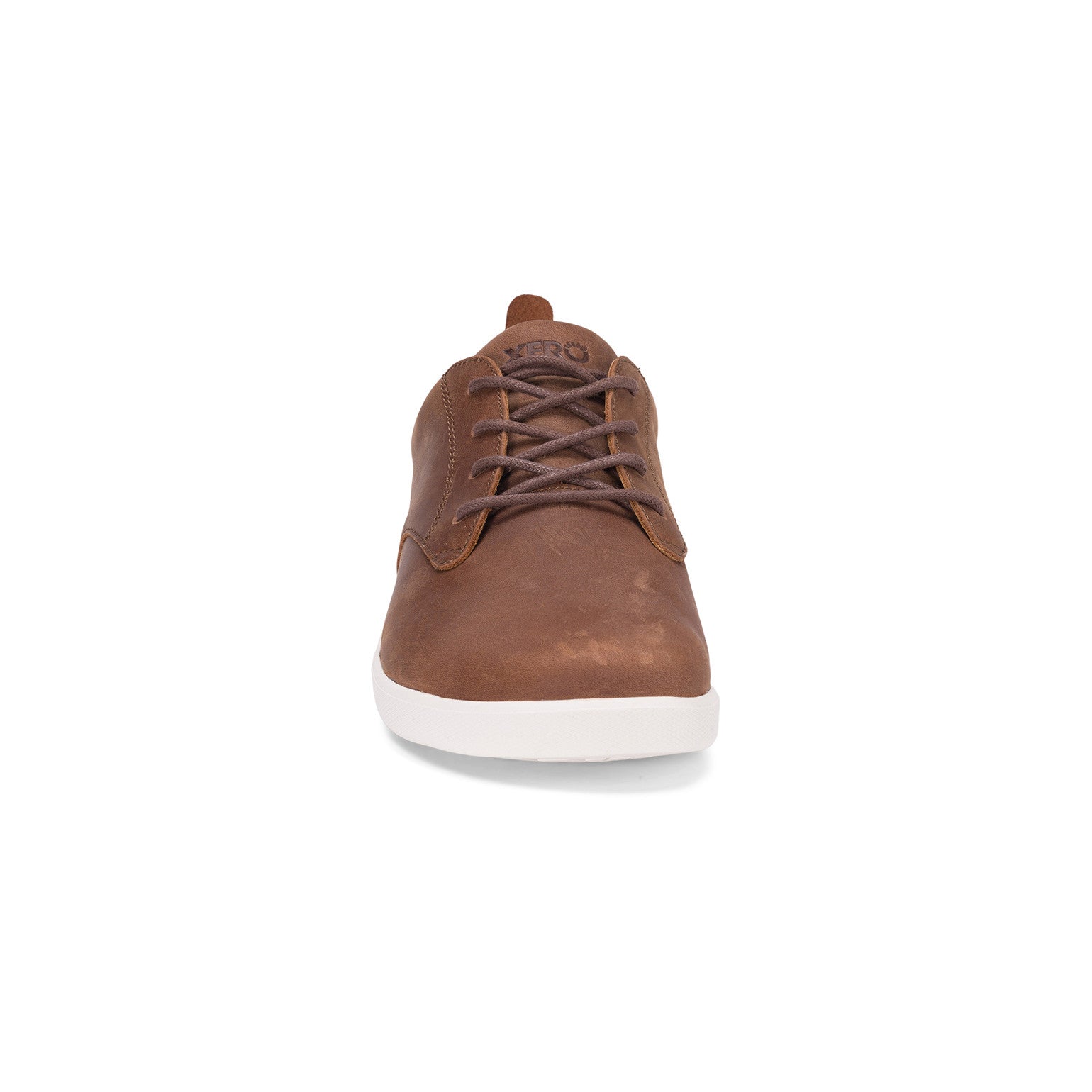 Xero Shoes Glenn Barfußschuhe für Herren in Braun aus Leder, aus der Vorderansicht, bieten Flexibilität und Komfort für den Alltag. Die natürlichen Bewegungen werden durch die flexible Sohle unterstützt. Erhältlich in unserem Onlineshop für Barfußschuhe.