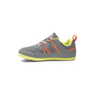 Die Xero Shoes Prio Youth in Grau als bequeme Barfußschuhe für Kinder, Seitenansicht links, erhältlich in unserem Onlineshop für Barfußschuhe.