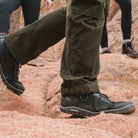 Xero Shoes Scrambler Mid Barfußschuhe, Wanderschuhe für Herren in Schwarz, am Fuß im Onlineshop für Barfußschuhe
