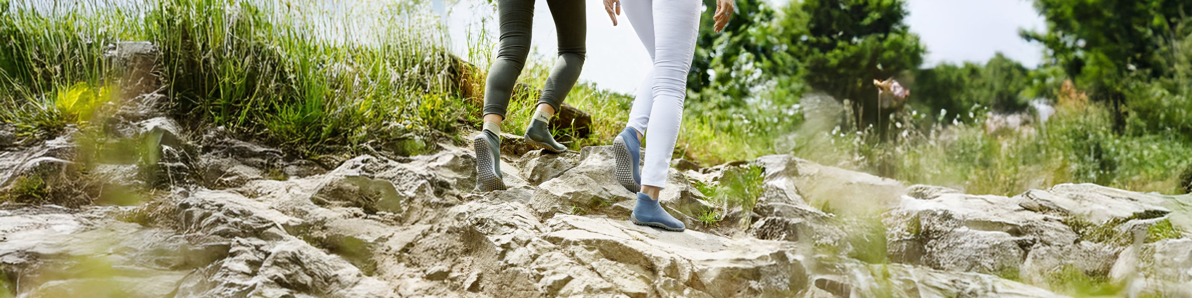 Barfußschuhe im Outdoor-Einsatz, Hauptbanner unseres Onlineshops mit Marken wie Leguano, Xero Shoes, Skinners und Merrell