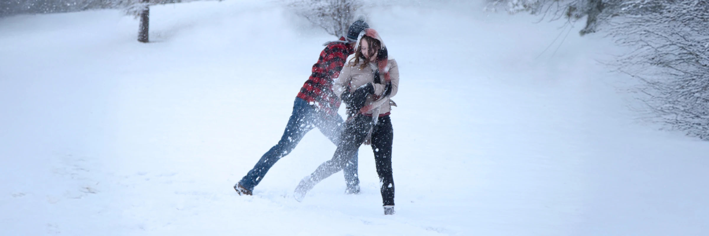 Winterszene mit Xero Shoes Alpine Barfußschuhen