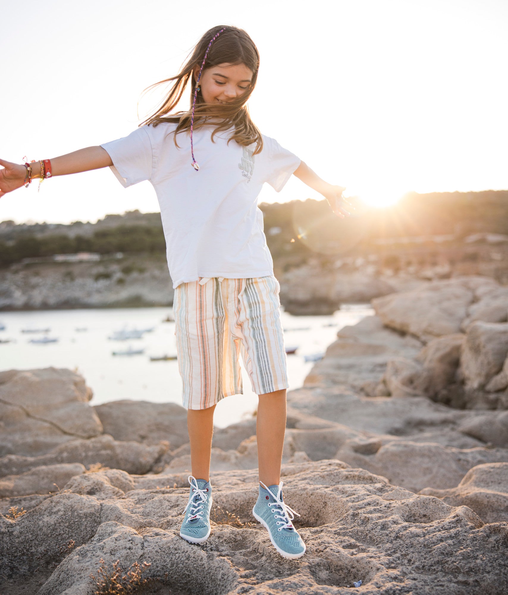 Barfußschuhe Leguanito Go in Seablue für Kinder, in Alltagssituation, ideal für Herbst und Frühling im Onlineshop für Barfußschuhe.