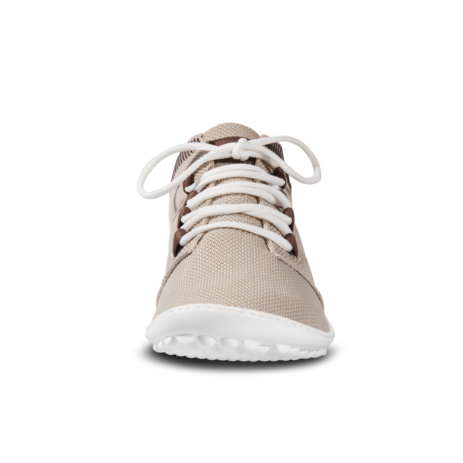 Leguano Beat Barfußschuhe Sneaker in Sand Beige, von vorne betrachtet. Diese Sneakers kombinieren Stil und Komfort, ideal für ein barfußähnliches Erlebnis. Jetzt im Onlineshop für Barfußschuhe erhältlich.