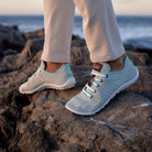 Leguano Go Mint Sneaker Barfußschuhe in Aktion – Der mintgrüne Sneaker begleitet dich mit Komfort und Flexibilität durch den Alltag. Jetzt im Onlineshop für Barfußschuhe erhältlich.