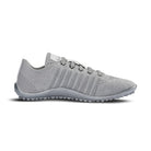 Leguano Go Silver Sneaker Barfußschuhe – Rechte Seitenansicht. Diese Sneaker bieten eine perfekte Kombination aus Komfort und Stil, ideal für den Alltag. Jetzt im Onlineshop für Barfußschuhe erhältlich.