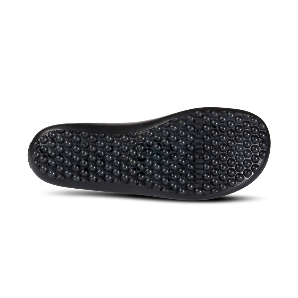 Leguano Scio Barfußslipper in Schwarz, von unten abgebildet und ideal für minimalistisches Gehen. Jetzt erhältlich im Onlineshop für Barfußschuhe.