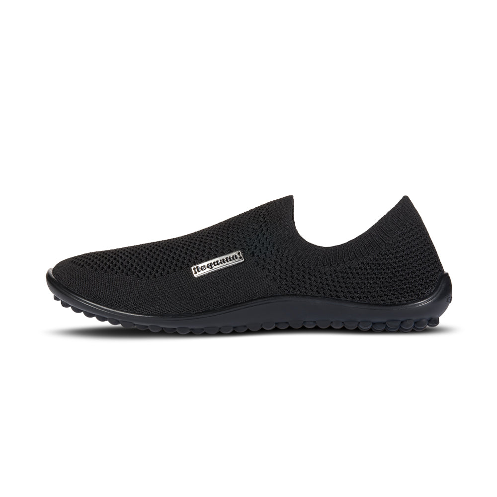 Leguano Scio Barfußslipper in Schwarz, in linker Seitenansicht abgebildet und ideal für minimalistisches Gehen. Jetzt erhältlich im Onlineshop für Barfußschuhe.