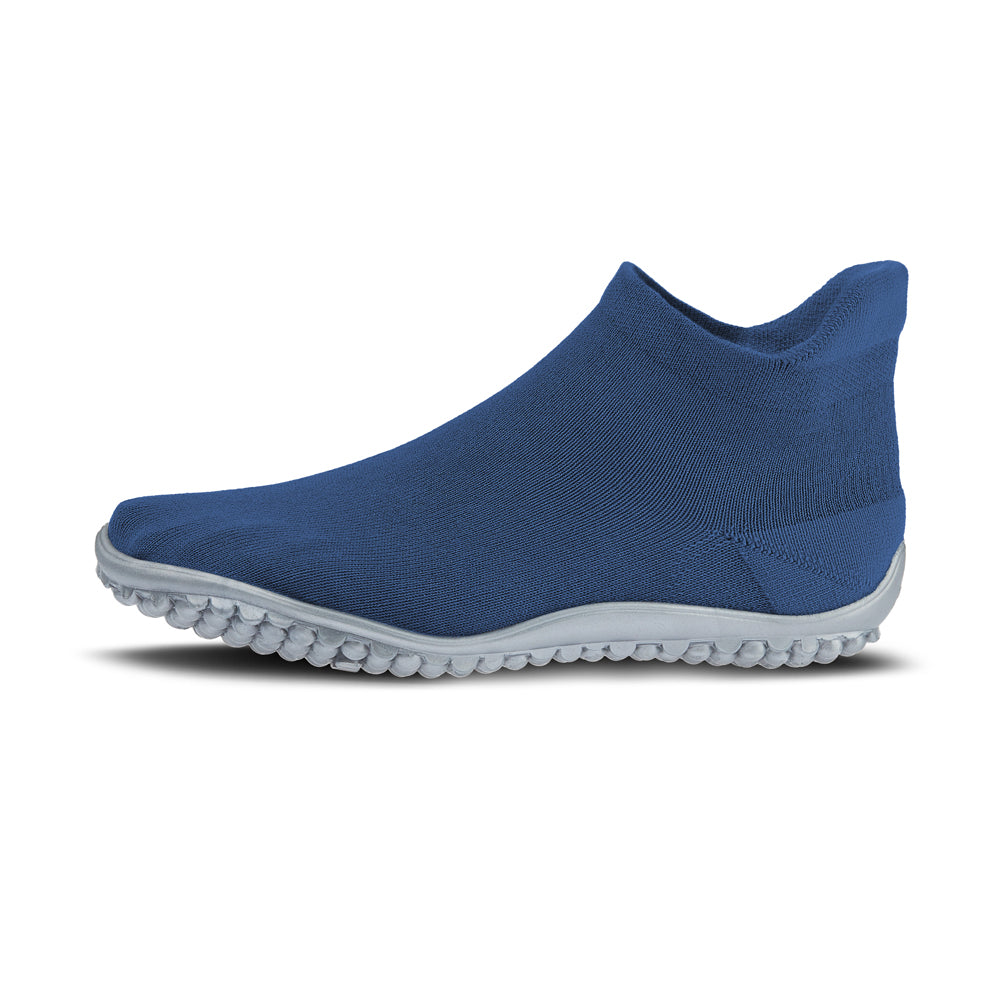 Leguano Sneaker in Blau, in linker Seitenansicht abgebildet und perfekt für aktives Tragen und modernen Stil. Jetzt erhältlich im Onlineshop für Barfußschuhe.