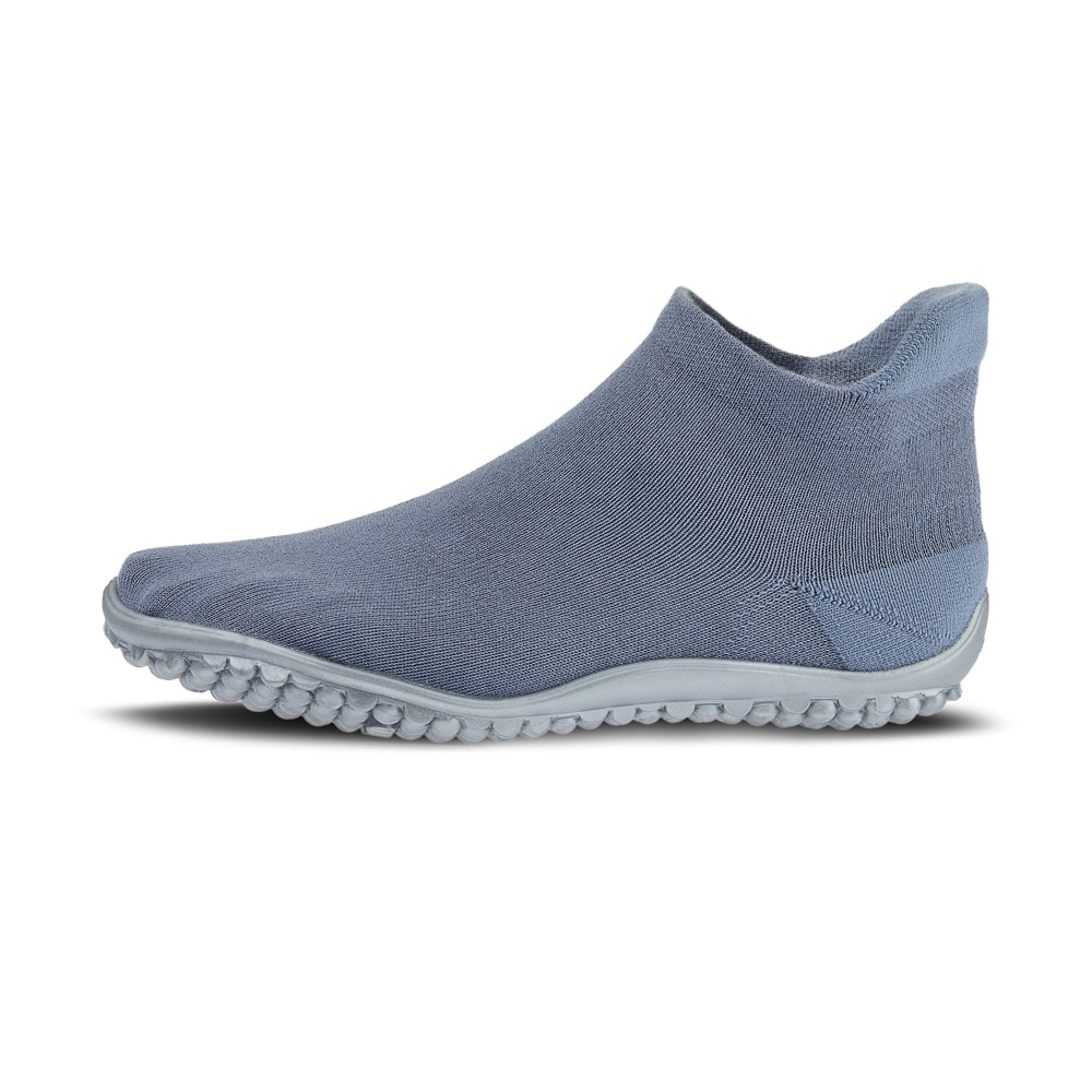 Leguano Sneaker in Titanblau, in linker Seitenansicht abgebildet und ideal für ein elegantes Aussehen und bequemes Tragen. Jetzt erhältlich im Onlineshop für Barfußschuhe.