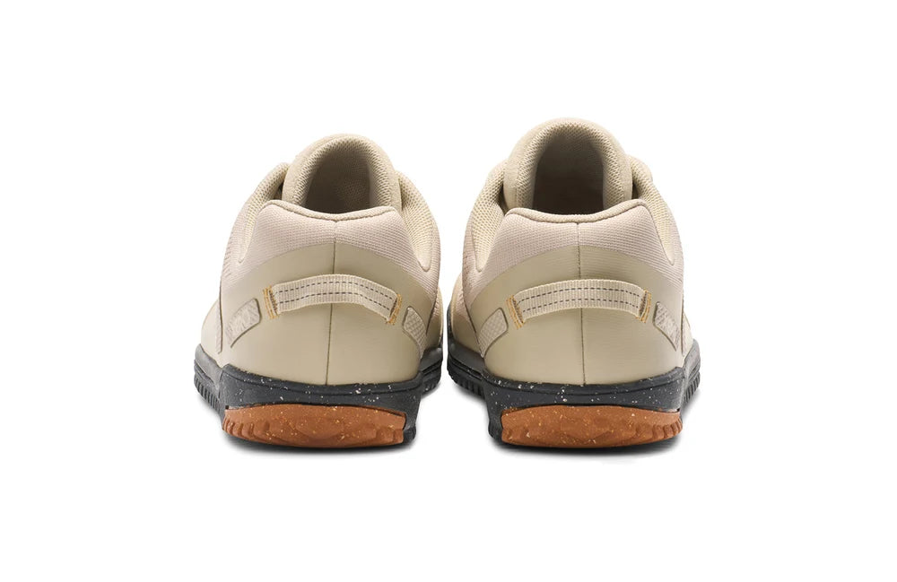 Xero Shoes Ridgeway Mesh Low Damen-Barfuß-Sneaker in Beige, Rückansicht mit Fersenpartie